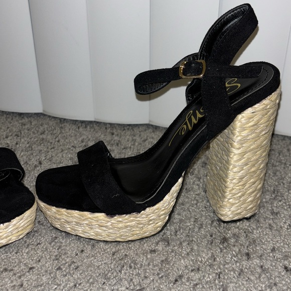 Platform Sandals - Picture 3 of 3